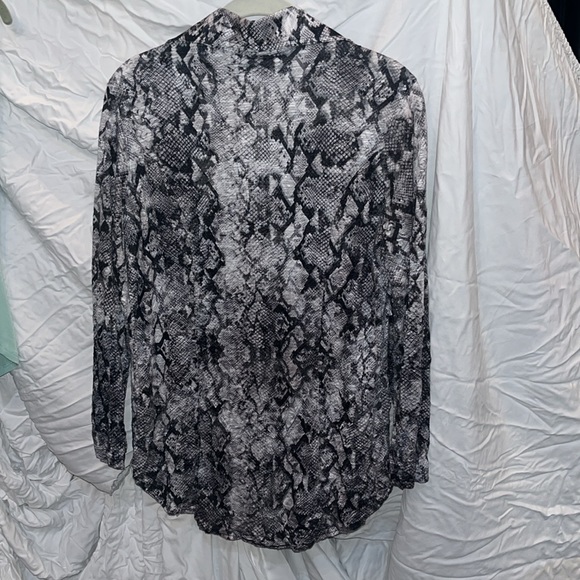 Snakeprint Buttondown from David Cline, Size S. Snaps that look like buttons. - Picture 2 of 11